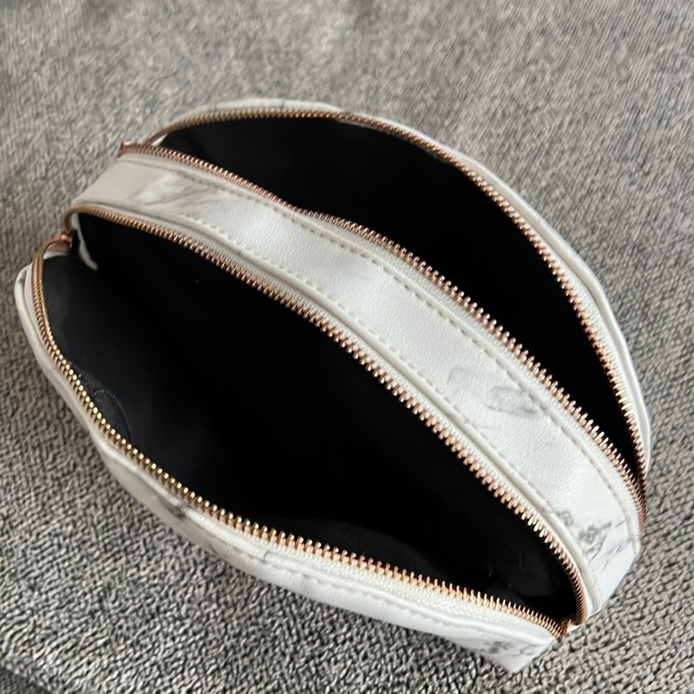 Makeup Bag - Picture 3 of 3